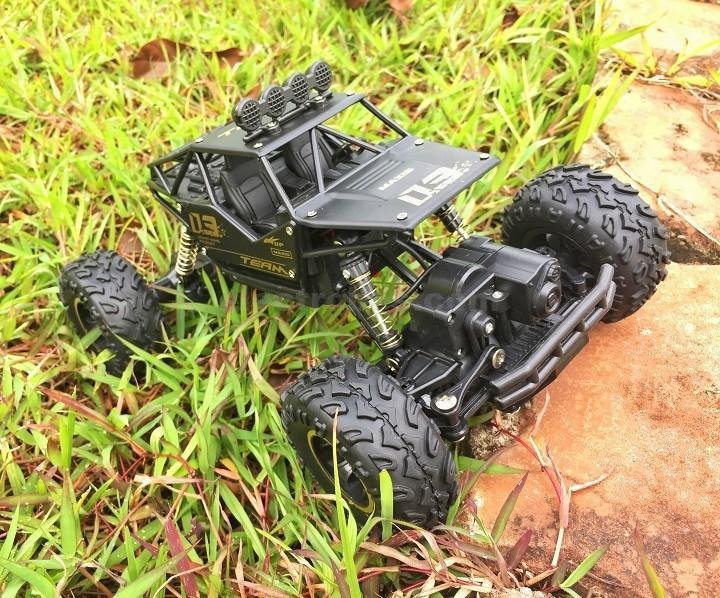 xe-dia-hinh-maxis-03-sieu-ben-bao-hanh-1-thang-1m4G3-JuCwWU_simg_d0daf0_800x1200_max.jpeg Team Maxis 03 2.4G Rechargeable RC Car 4×4 High Speed Off-road Vehicle Buggy Black - Image 7