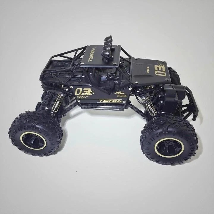 xe-dia-hinh-maxis-03-sieu-ben-bao-hanh-1-thang-1m4G3-l57umh_simg_d0daf0_800x1200_max.jpeg Team Maxis 03 2.4G Rechargeable RC Car 4×4 High Speed Off-road Vehicle Buggy Black - Image 4