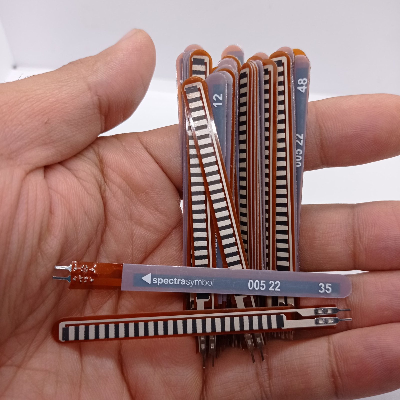 2.2inchflexsensorinpakistanbenddetectionsensor4.jpg 2.2inchflexsensorinpakistanbenddetectionsensor4.jpg