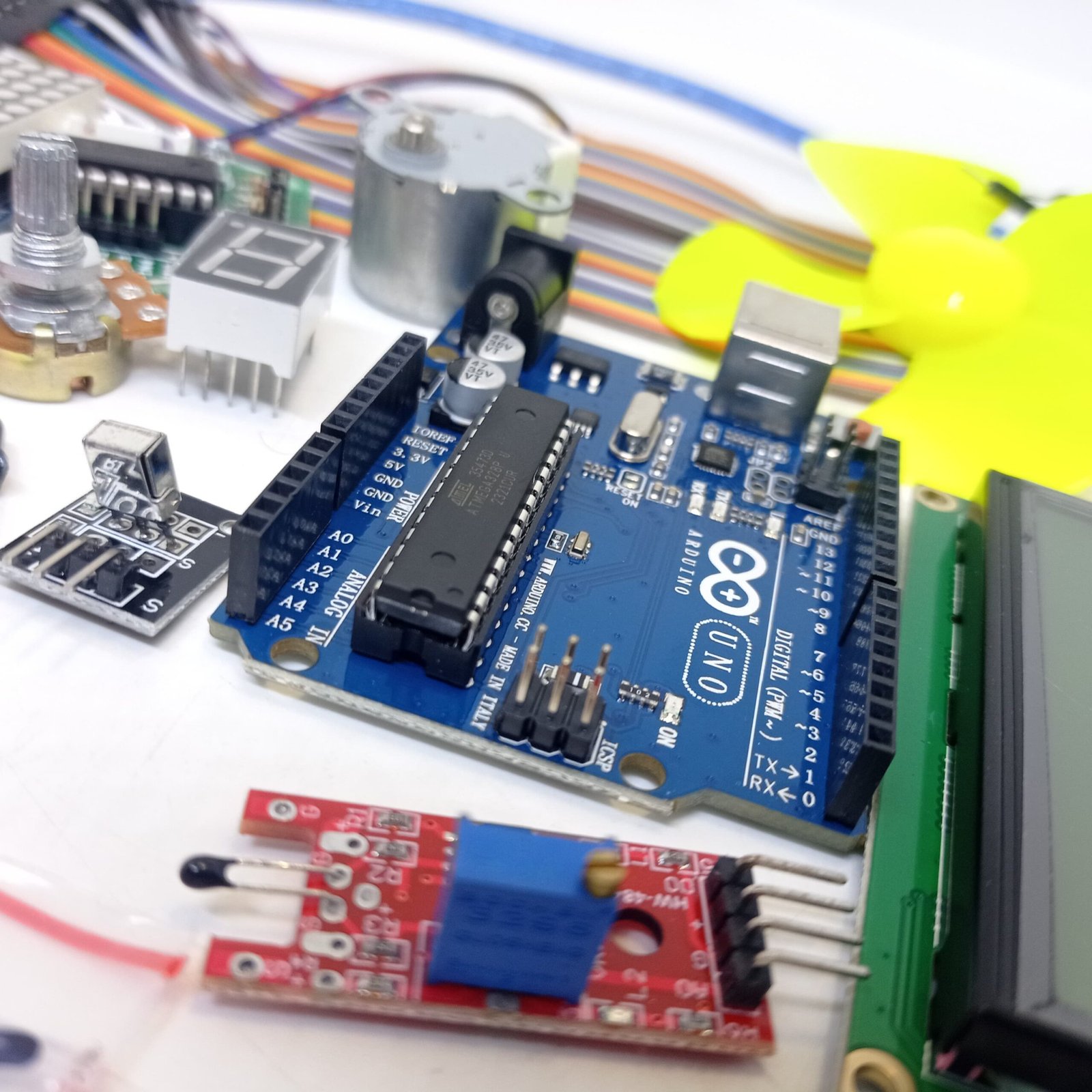 arduinostarterkitinpakistan6.jpg arduinostarterkitinpakistan6.jpg