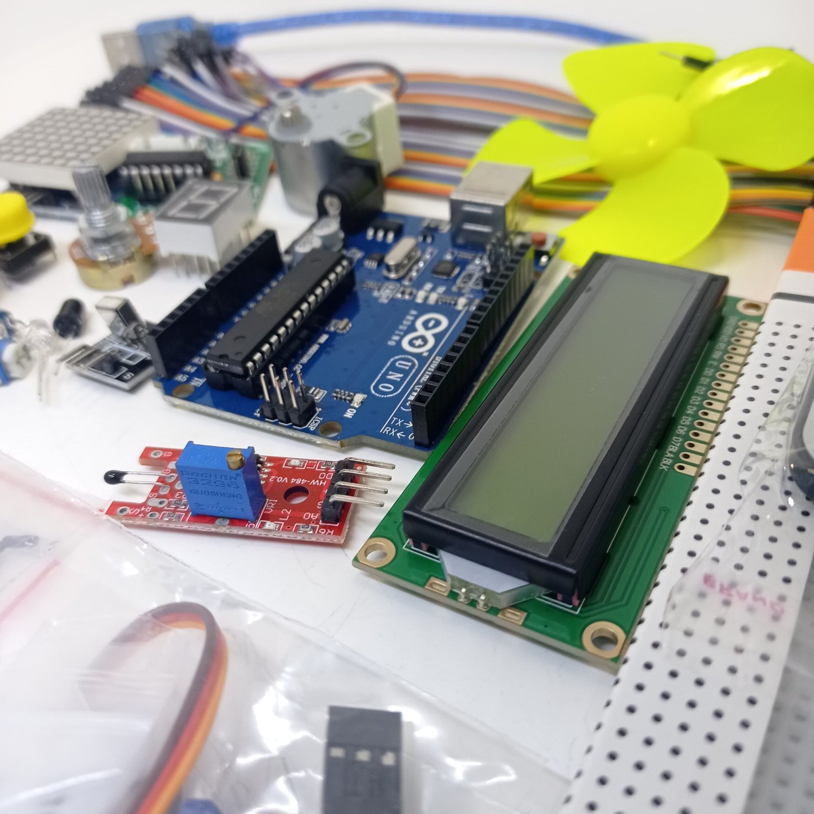 arduinostarterkitinpakistan8.jpg arduinostarterkitinpakistan8.jpg