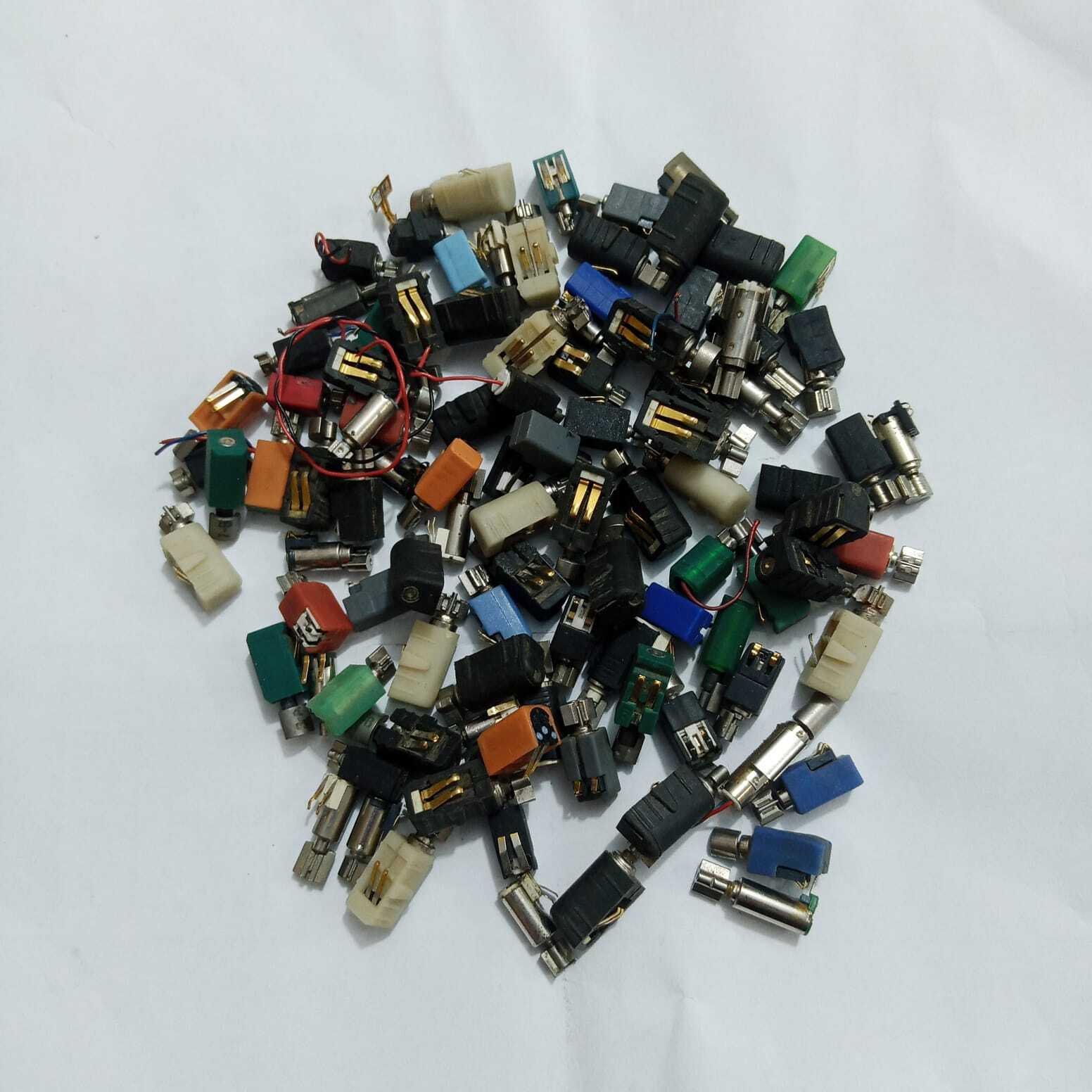 mini vibration motor mt35 3v 2.jpg mini vibration motor mt35 3v 2.jpg