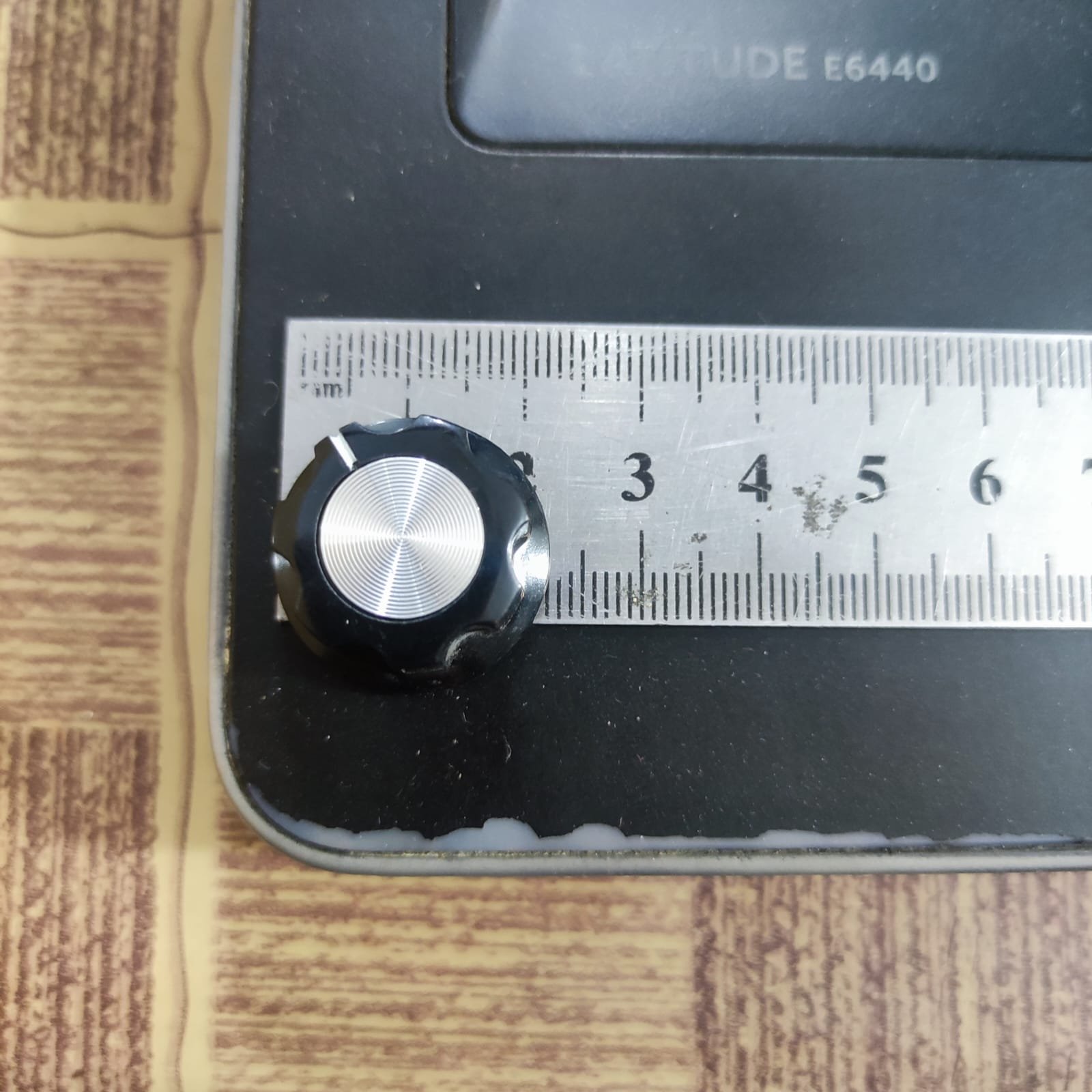 screwtypetighteningknobforpotentiometer.jpg screwtypetighteningknobforpotentiometer.jpg