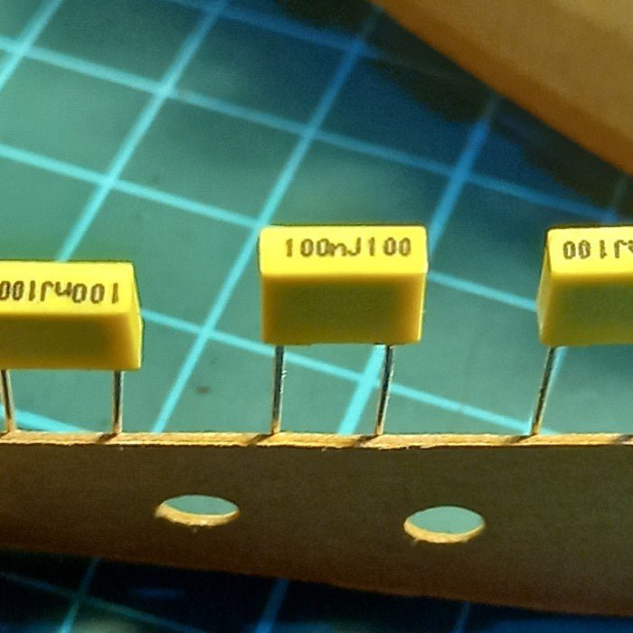 capacitor.jpg capacitor.jpg